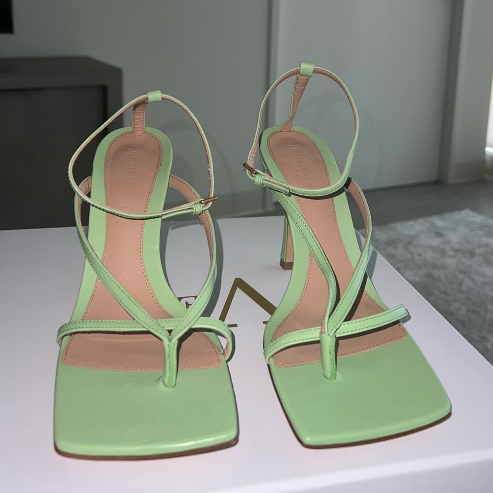 Bottega Veneta Stretch Sandals in Pistachio Mint Green Size 37